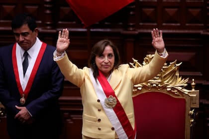 Dina Boluarte, tras ser investida presidenta de Perú. (AP Photo/Guadalupe Pardo)
