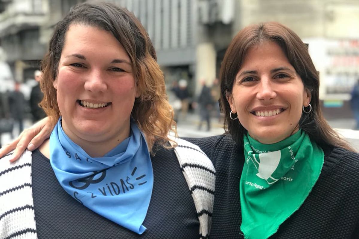 Dina Rezinovsky y Camila Crescimbeni, ambas de la Juventud del Pro, están respectivamente a favor y en contra de la despenalización del aborto