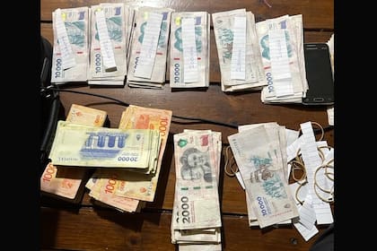 Dinero, celulares y dosis de drogas y anotaciones secuestradas a la organización
