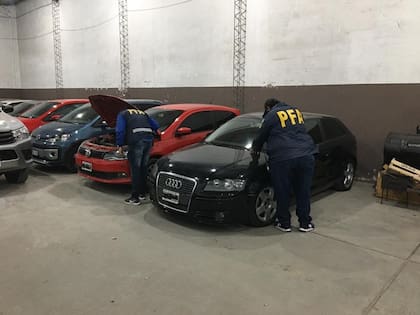Dinero, joyas y autos: allanamientos por estafas telefónicas de la Policía Federal, este fin de semana