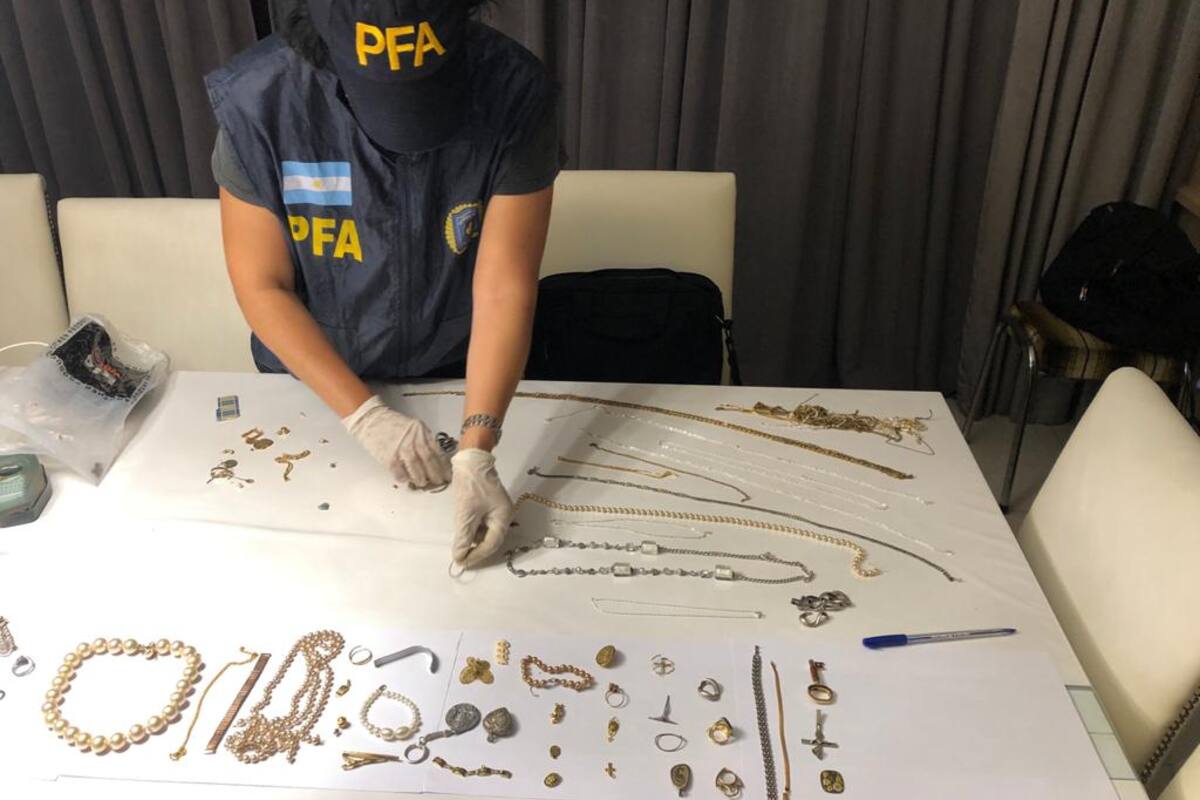 Dinero, joyas y autos: allanamientos por estafas telefónicas de la Policía Federal, este fin de semana