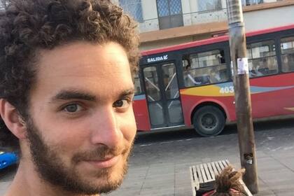 Dino tuvo una pelea con una persona con la que convivía y debió escapar del lugar