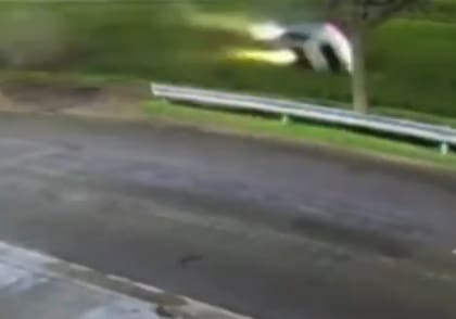 Dio dos vueltas completas en el aire antes de caer