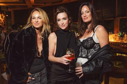 Diosas, Sabrina Rojas (recién separada de José Chatruc), Brenda y Paula Chaves, con corset de encaje