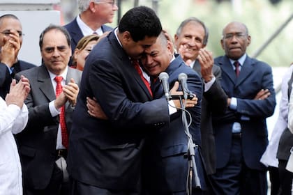 Diosdado Cabello, hombre fuerte del chavismo, junto a Nicolás Maduro