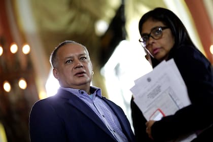 Diosdado Cabello y la presidenta de la Asamblea Nacional Constituyente, Delcy Rodríguez, en el Palacio de Miraflores