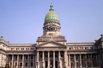 Diputados de la oposición pidieron a Menem que preste la Cámara de Diputados
