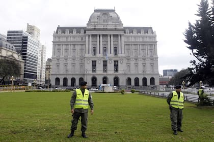 Diputados: el kirchnerismo y la oposición analizan sesionar en el CCK, en un club o en un estadio