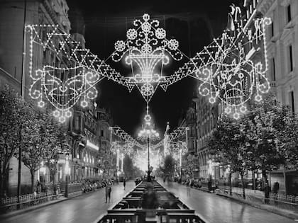 Grandes luminarias para el carnaval de 1922.