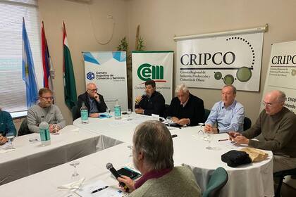 Directivo de la CEM en una reunión donde se abordó la preocupación tras la ley que prohíbe el glifosato