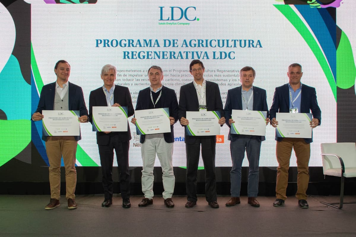 Directivos de las seis empresas en el XXXII Congreso Aapresid