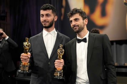 Director palestino ganador de un Oscar Basel Adra dice que tropas israelíes allanaron su casa