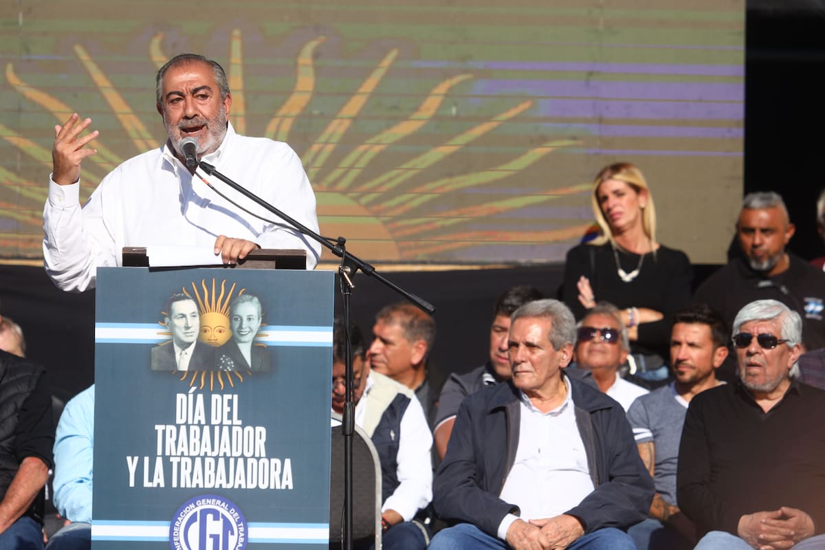 Dirigentes de la CGT pidieron la reducción de la jornada laboral durante el último acto por el Día del Trabajador