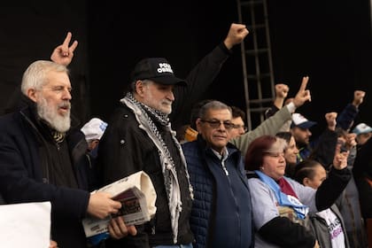 Dirigentes oficialistas, como Esteban Castro y Juan Carlos Alderete, y opositores, como Eduardo Belliboni y Mecha Martínez, compartieron escenario este jueves