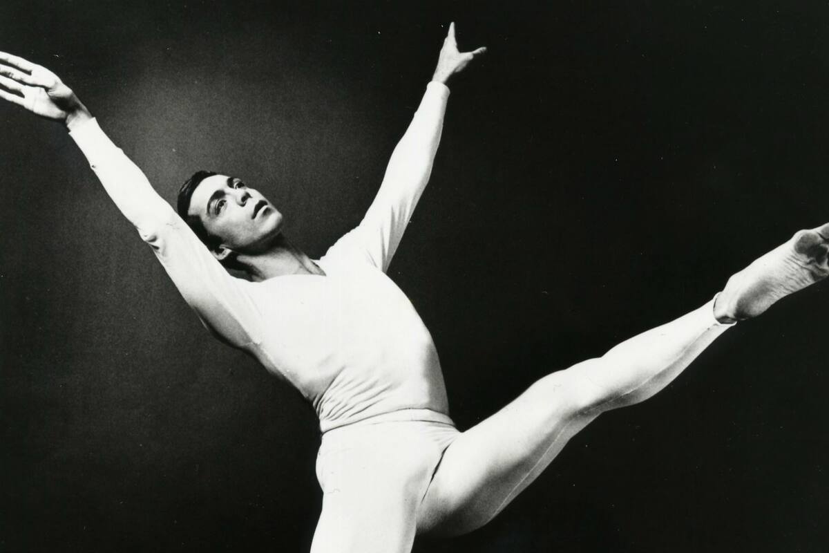 Discípulo de Martha Graham, junto a ella y Merce Cunningham el bailarín y coreógrafo revolucionó la danza en el siglo XX