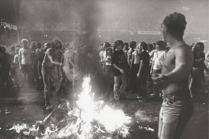 Disco Demolitión Night, 1979. Más de cincuenta mil personas se congregaron en un estadio de béisbol de Chicago para destruir vinilos