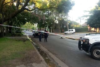 Iba en moto y chocó con un auto: el conductor le pegó con un palo y él lo mató a golpes