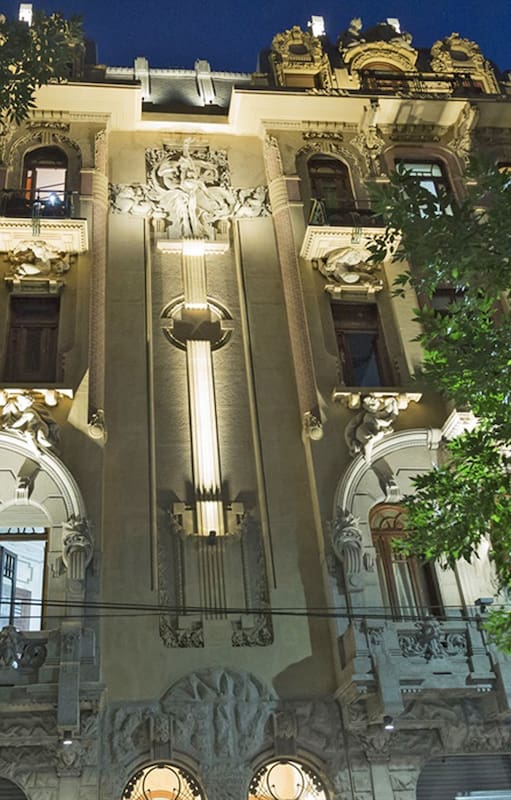 Diseñada por el arquitecto italiano Virginio Colombo en 1911, la Casa Calise recuperó todo su esplendor por la gestión de un grupo de vecinos del edificio.