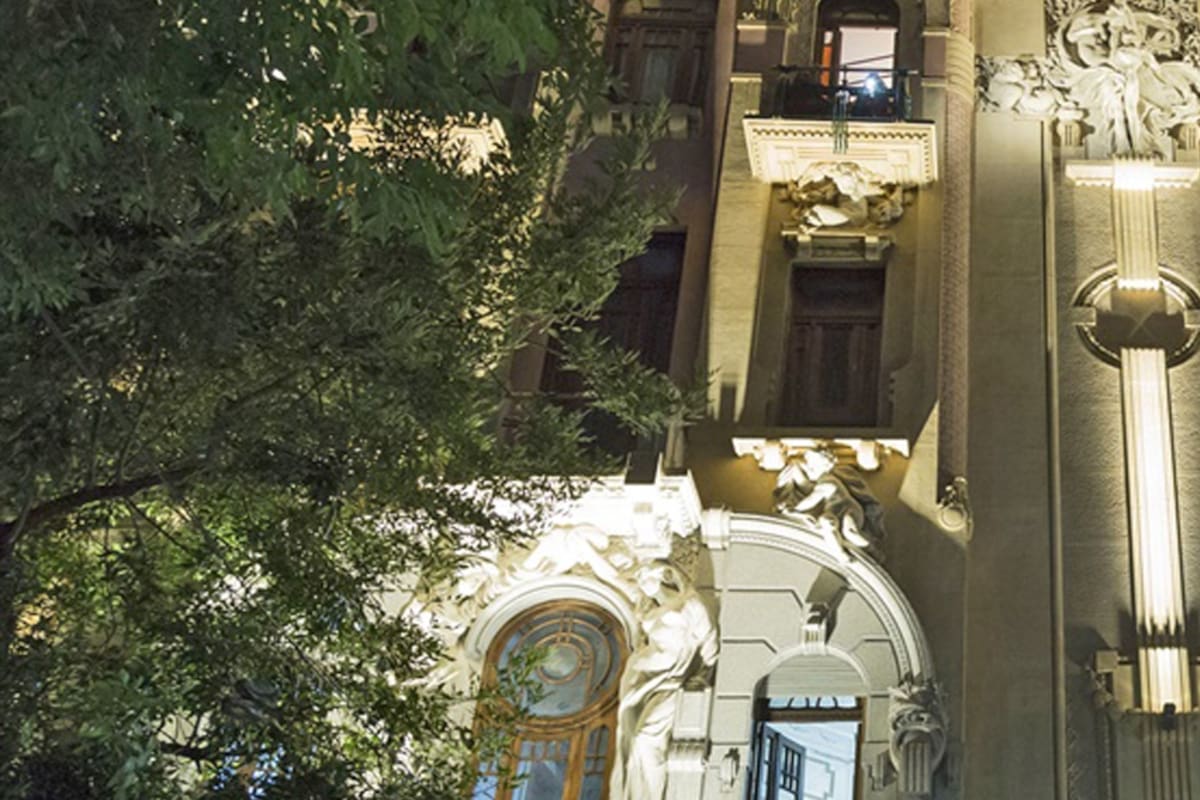 Diseñada por el arquitecto italiano Virginio Colombo en 1911, la Casa Calise recuperó todo su esplendor por la gestión de un grupo de vecinos del edificio.