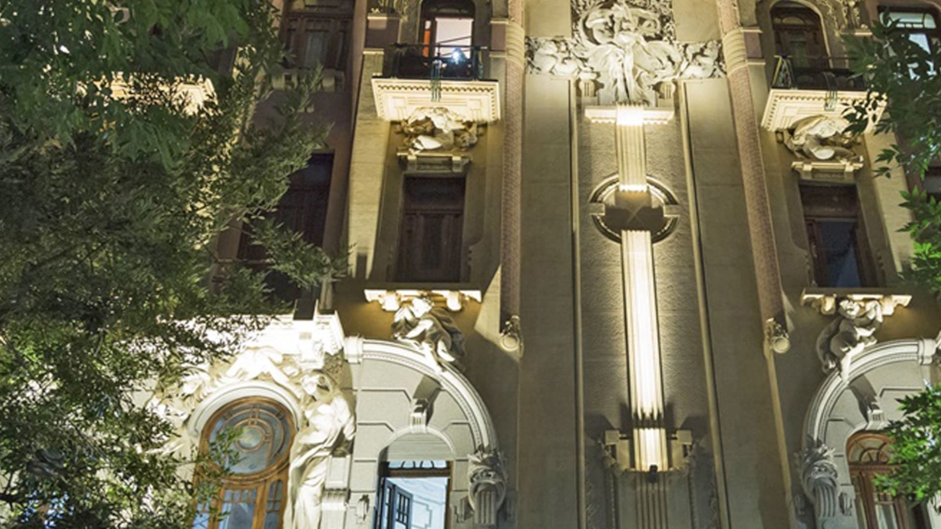 Diseñada por el arquitecto italiano Virginio Colombo en 1911, la Casa Calise recuperó todo su esplendor por la gestión de un grupo de vecinos del edificio.