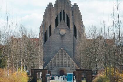 Diseñada por Peder Vilhelm Jensen-Klint, quien plasmó a la perfección el estilo gótico.