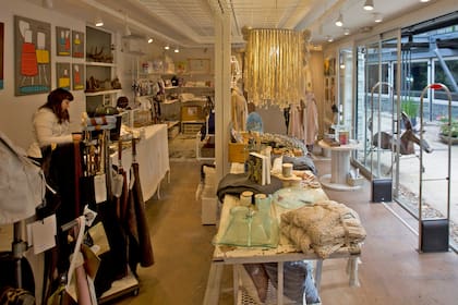 Locales de ropa en los contenedores