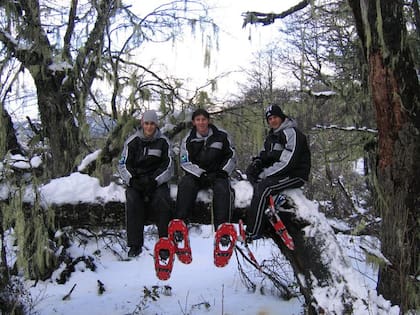 Disfrutando de la nieve como el resto de los chicos de su edad en aquella época