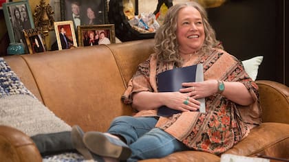 Disjointed la nueva serie de Netflix protagonizada por Kathy Bates