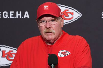 Disparan bala en oficina de Andy Reid, entrenador de los Chiefs, mientras estaba allí, según prensa