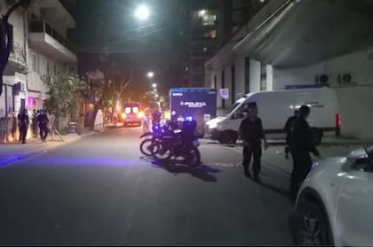 Disparos en un hospital de Rosario: al menos una enfermera y un policía resultaron heridos