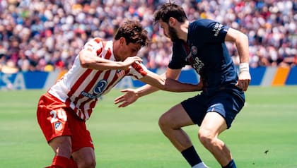 Disputa de balón en el partido de Atlético de Madrid vs PSG Foto: Instagram @psg