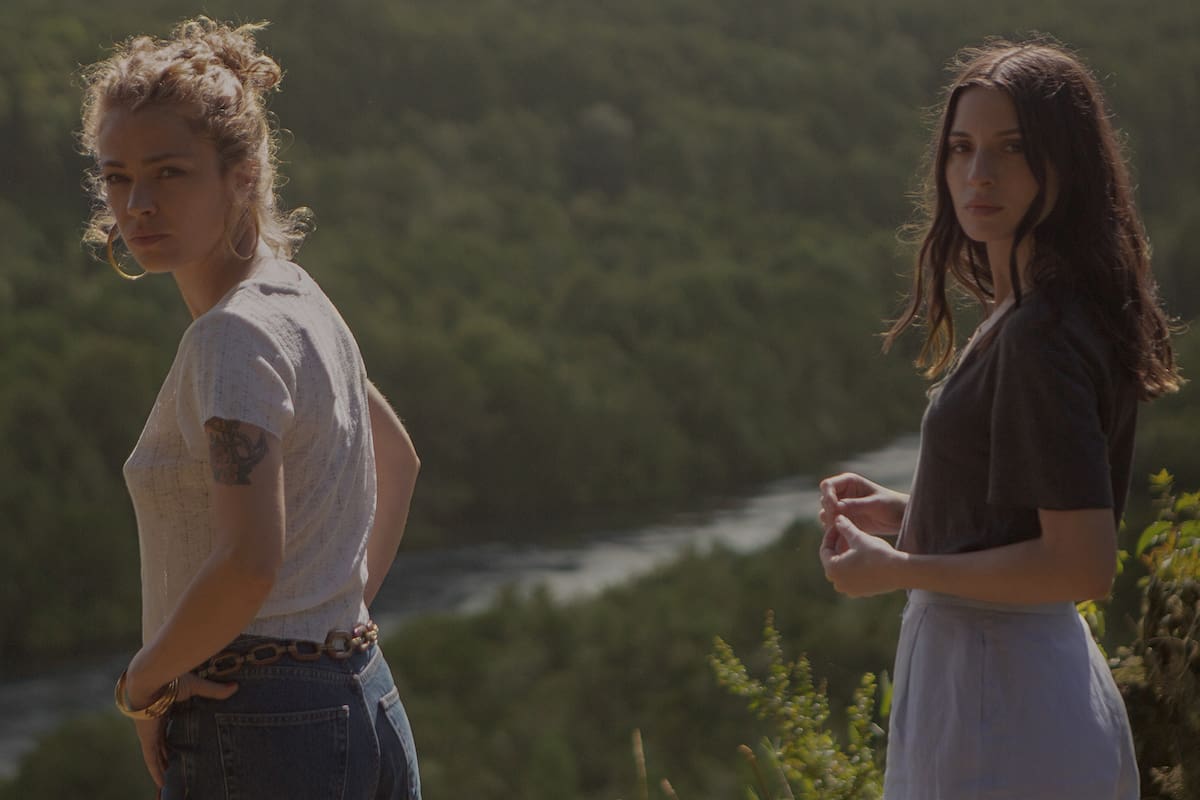 Distancia de rescate: maternidad, miedos y el espanto de lo posible en la película que llega a Netflix