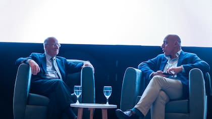 Distendida charla entre el periodista Carlos Pagni y el presidente del Grupo Techint Paolo Rocca en el Día de la Educación Roberto Rocca.