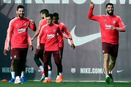 Distensión: Messi y Suárez, en el último entrenamiento antes de Barcelona-Liverpool.