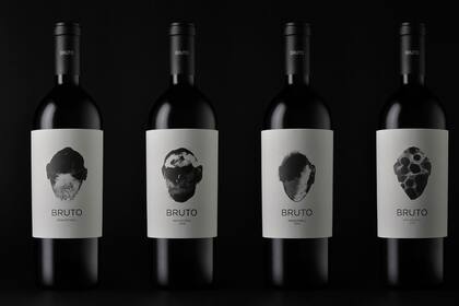 Distintas cosechas de Bruto, cada una con una versión distinta de su ilustración, creada por el artista Ángel Haro