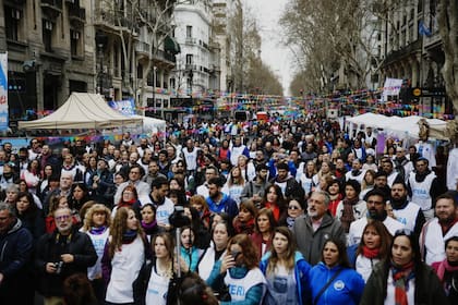 Distintas organizaciones sociales marchan por el centro porteño