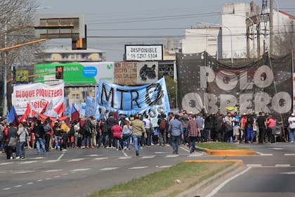 La movilización se realiza por reclamos salariales y contra "la recesión, la inflación, los despidos y las suspensiones que recorren la Argentina de punta a punta"