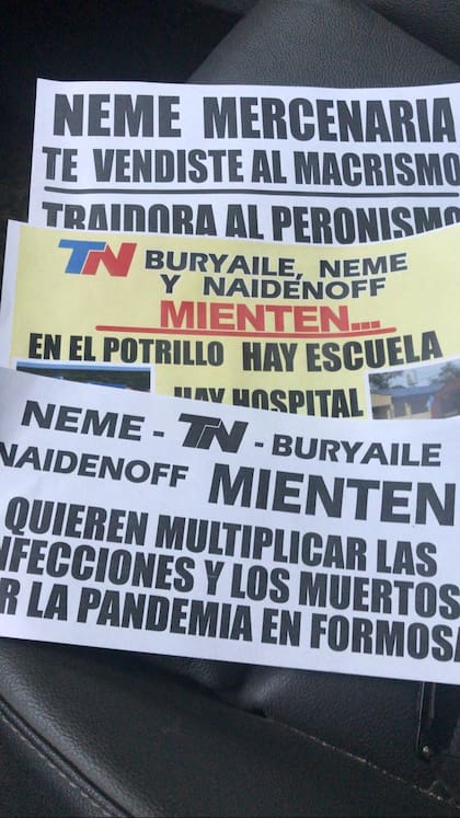 Distintos papeles con señalamientos a los referentes de la oposición formoseña aparecieron esta mañana desparramados en la capital de la provincia