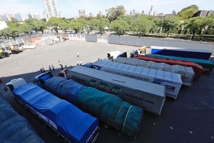 Distribuida en más de 10 camiones de carga, entre los productos hay alimentos, colchones y productos de limpieza; la llegada a Salta será el sábado por la noche