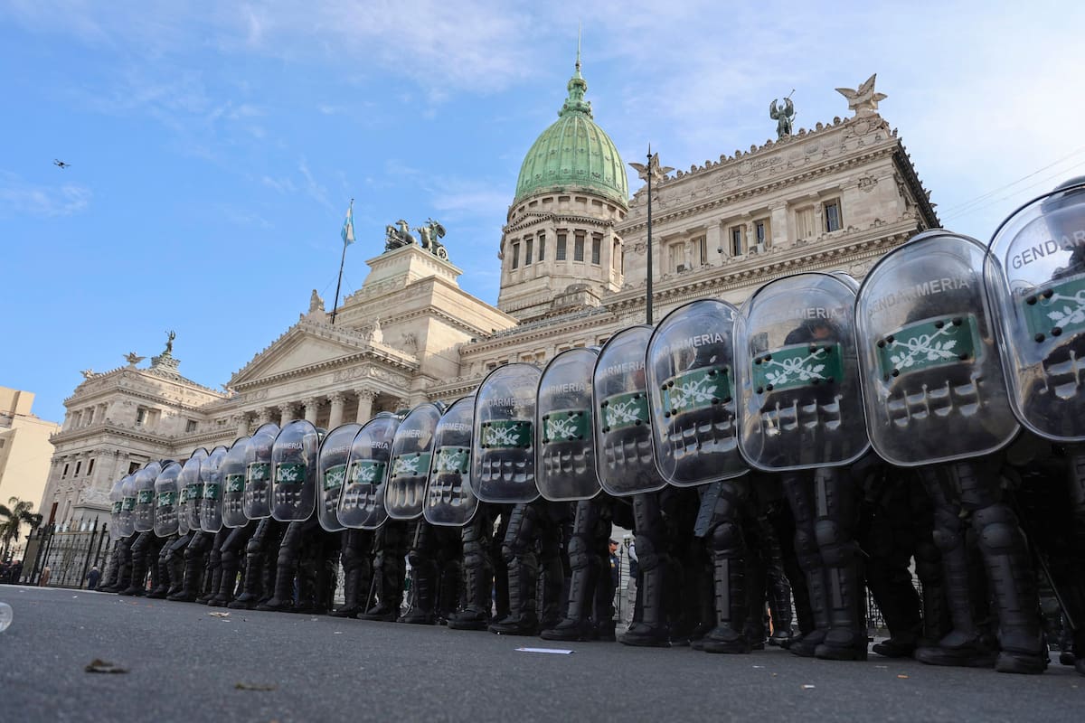 Disturbios en las afueras del Congreso de la Nación por la manifestación contra el veto