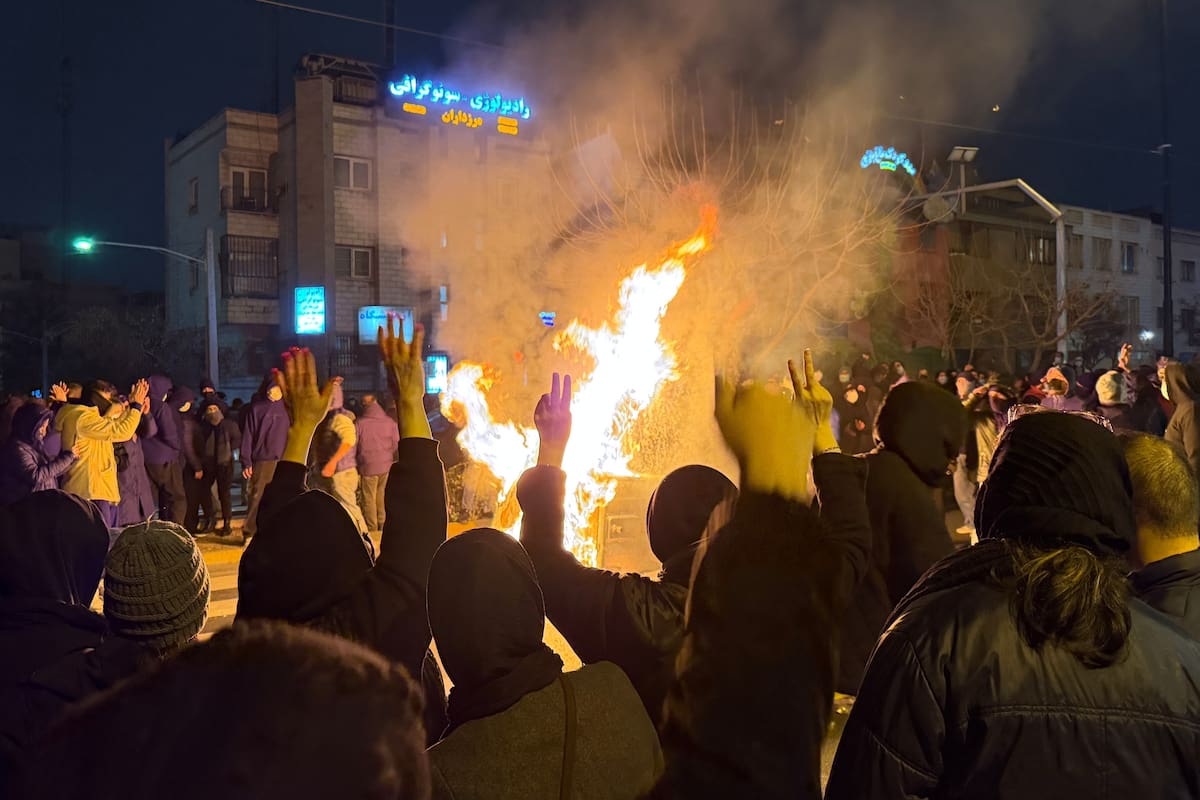 Disturbios y protestas en Teherán, Irán, el 9 de enero del 2026 (Usuario de redes sociales via AP)
