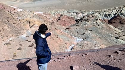 Diversas formaciones geológicas camino a laguna Brava