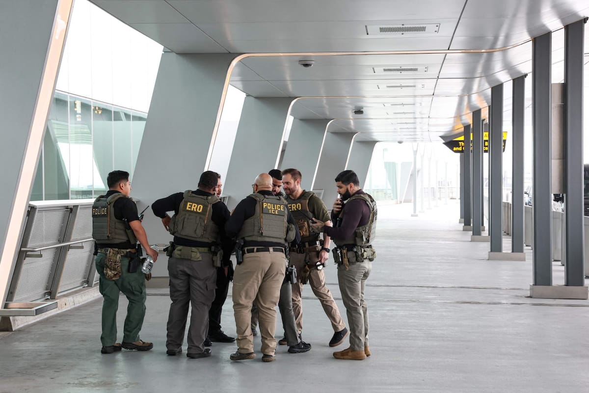 Diversos informes detallan un incremento en las detenciones de inmigrantes dentro de los aeropuertos de Estados Unidos