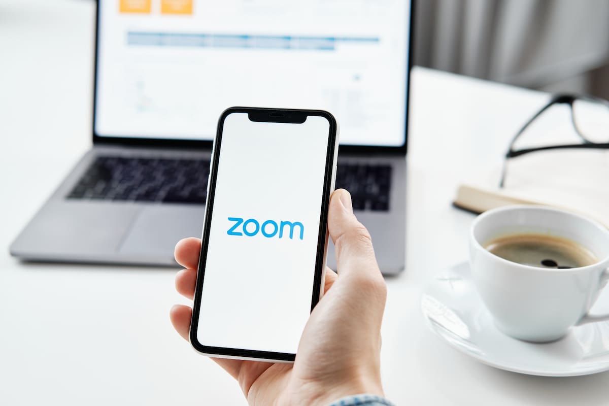 Diversos reportes técnicos señalan prácticas oscuras en su instalación, además de carecer de una encriptación de extremo a extremo