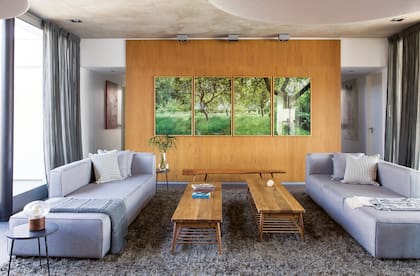 Dividida en cuatro marcos, obra fotográfica de Ángela Copello. "Elegimos obras que potenciaran cada espacio, que integraran la vegetación y se fusionaran con la arquitectura general".