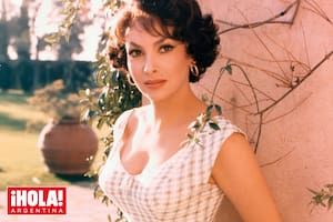 Divina y en su mejor momento, la actriz retratada para el aviso de promoción de la película La romana, de 1954.
