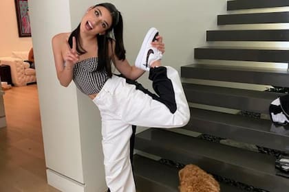 Dixie D´Amelio vive con su hermana, tiene 19 años, es cantante y en Tik Tok cuenta con 38 millones de seguidores
