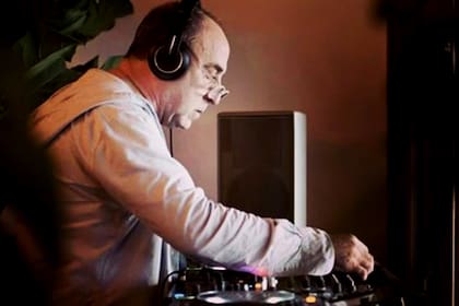 DJ Padilla, un referente de los atardeceres musicales en el Mediterráneo