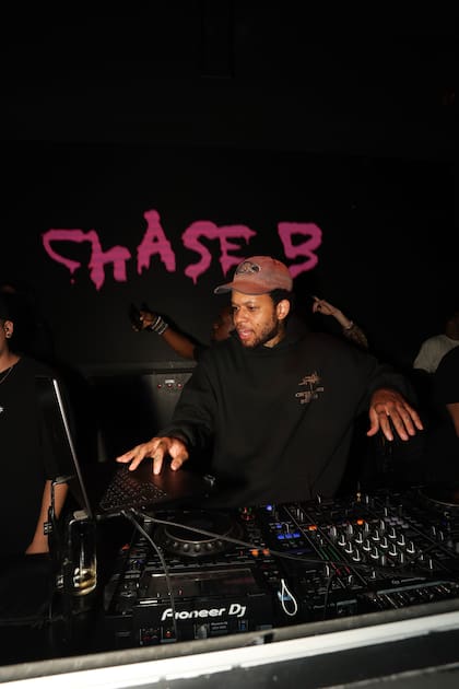 DJ Chase B acompañó a Travis Scott tanto en el show del Movistar Arena como en el after party