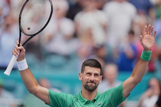 Djokovic barre a Tsitsipas en la segunda ronda de Wimbledon